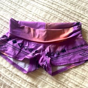 Feelin yoga shorts. Really good condition.